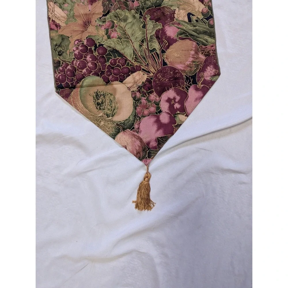 Garden Vegetable Print Fabric Table Runner Tassels Squash Broccoli Apple 13